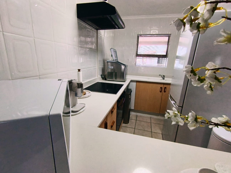 2 Bedroom Property for Sale in Hartenbos Central Western Cape